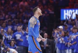 准备好了!哈滕抛投命中拿到本场第26分 创个人生涯得分新高 准备好了!哈滕抛投命中拿到本场第26分 创个人生涯得分新高