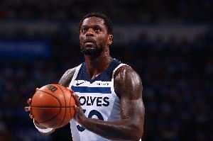 爱德华兹:兰德尔这赛季太出色了 这是我现在唯一想到的词 爱德华兹:兰德尔这赛季太出色了 这是我现在唯一想到的词