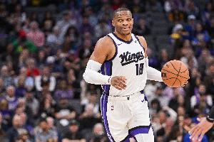 就靠我这无保障底薪顶了?威少上半场10中6得16分4板7助 三分5中3 就靠我这无保障底薪顶了?威少上半场10中6得16分4板7助 三分5中3