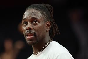 在场作用明显！霍勒迪14中6拿到13分7板7助 正负值+14是全场最高