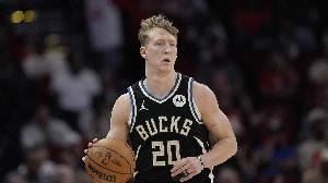 外线有谱！AJ·格林三分10中5贡献15分 其中第三节独得12分