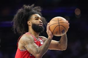 连进关键球！科比·怀特赛季首秀空砍27分4板8助 得分全队最高