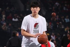 体能更好了？杨瀚森：跟着球队按部就班练 教练会部署什么时候上